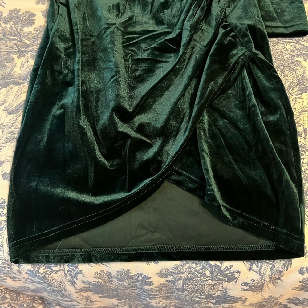 Huhot Velvet Cocktail Dress in Deep Green, Size Small, EUC - Picture 12 of 17